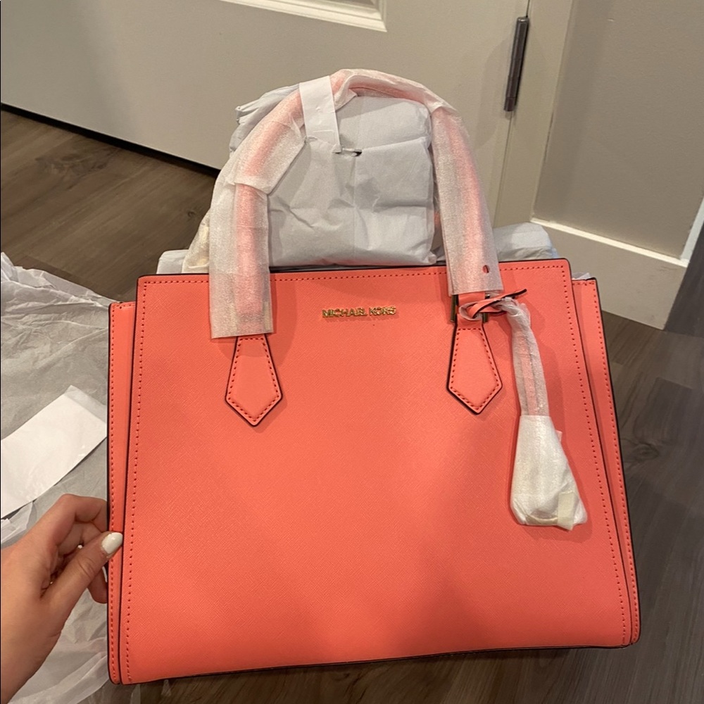 Michael Kors LG handbag satchel, never used